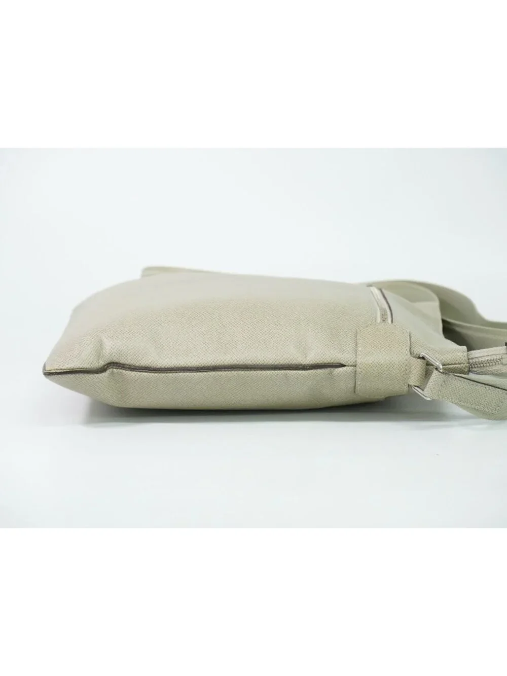 Louis Vuitton LV Taiga Leather Shoulder Bag Pochette Beige Sasha Second